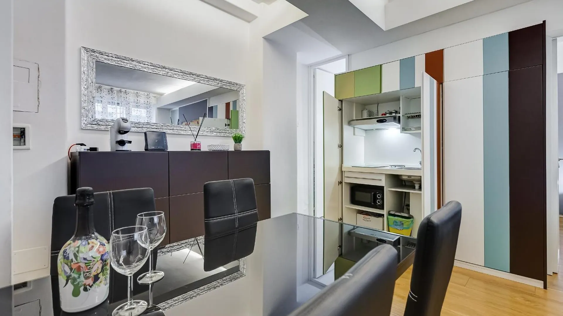 Vivilo Collection - Statonia Design Apartment contacts